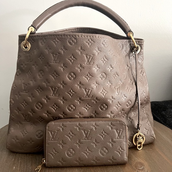 AUTHENTIC LV Empreinte Artsy MM Taupe Glace - Picture 1 of 11